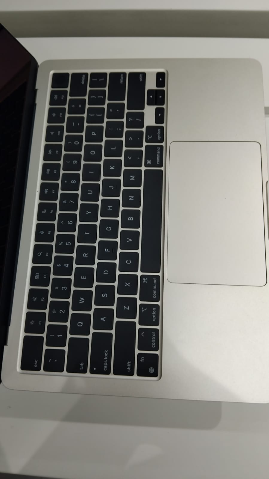13-inch MacBook Air with M2 Chip (Demo)