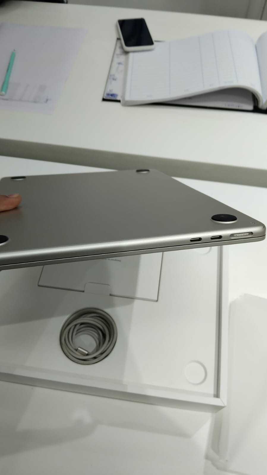 13-inch MacBook Air with M2 Chip (Demo)