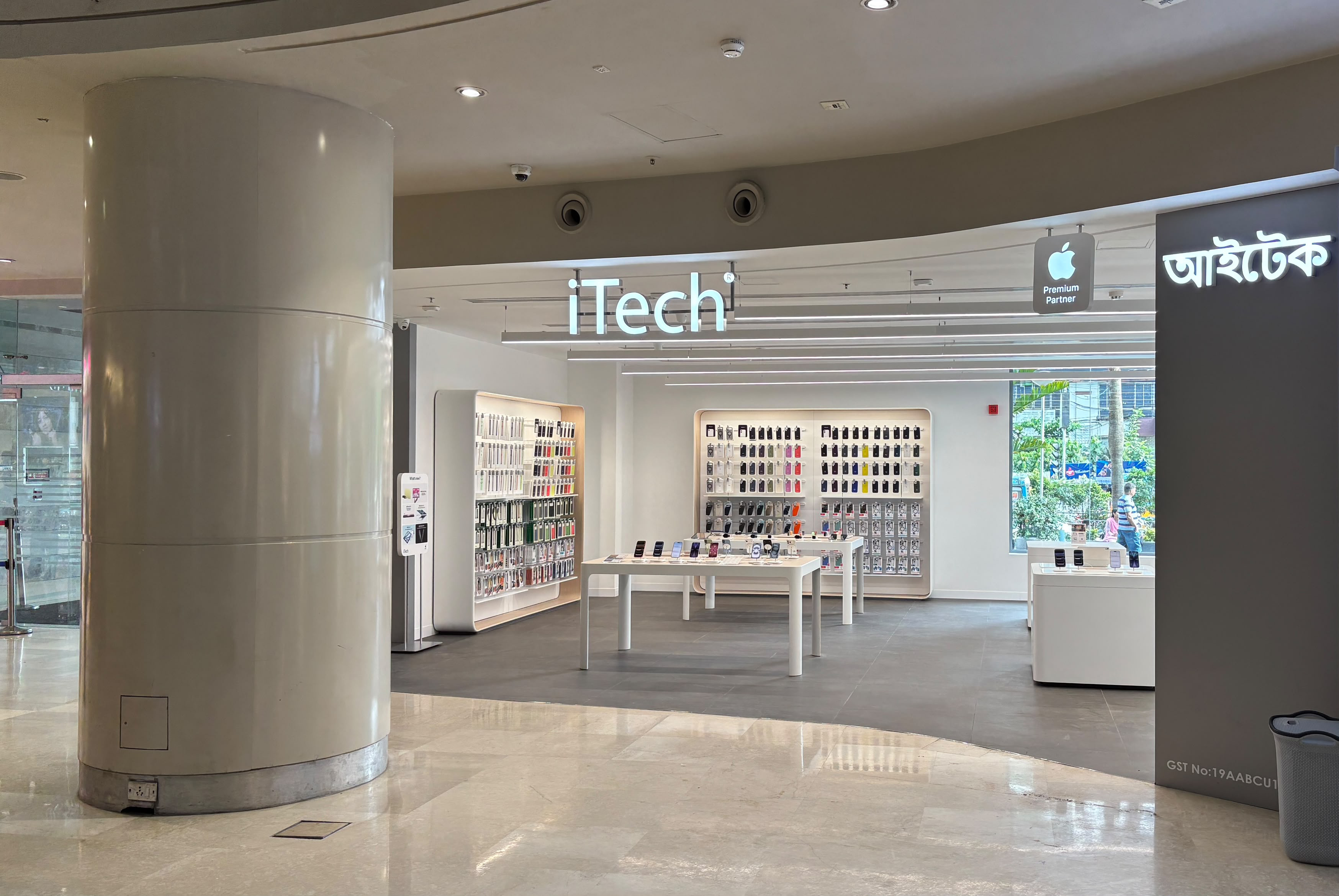 iTech, Acropolis Mall