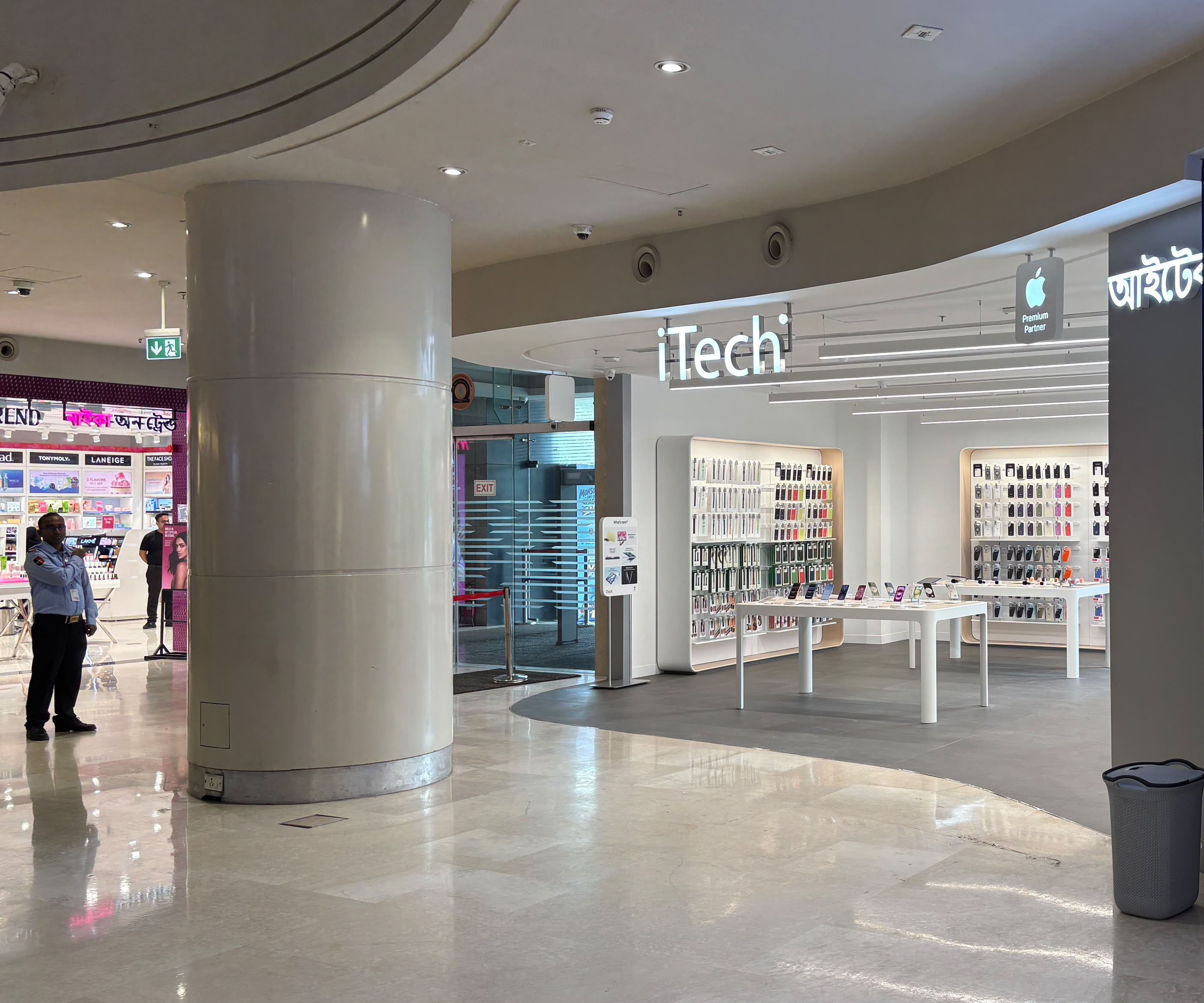 iTech, Acropolis Mall
