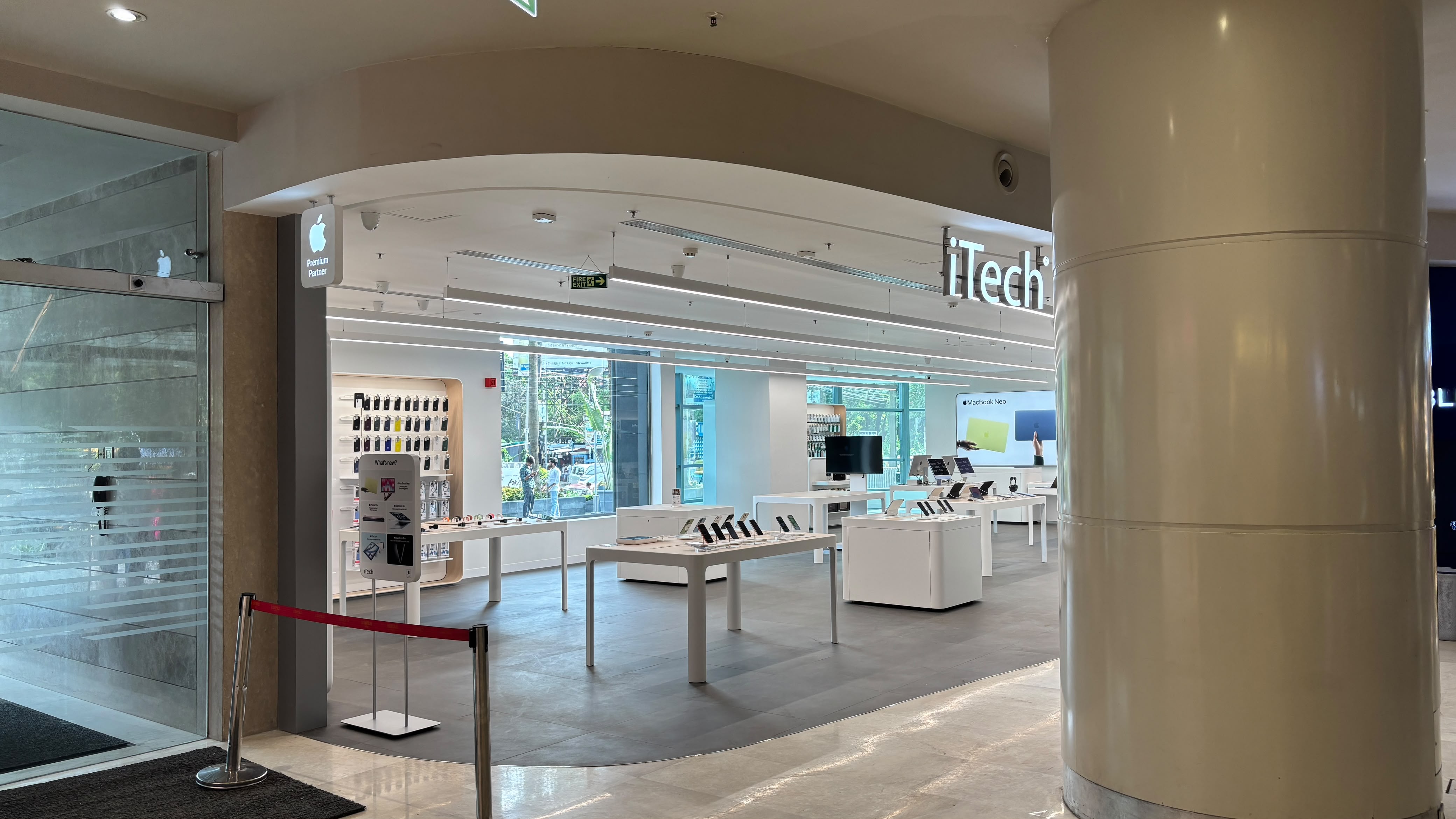 iTech, Acropolis Mall