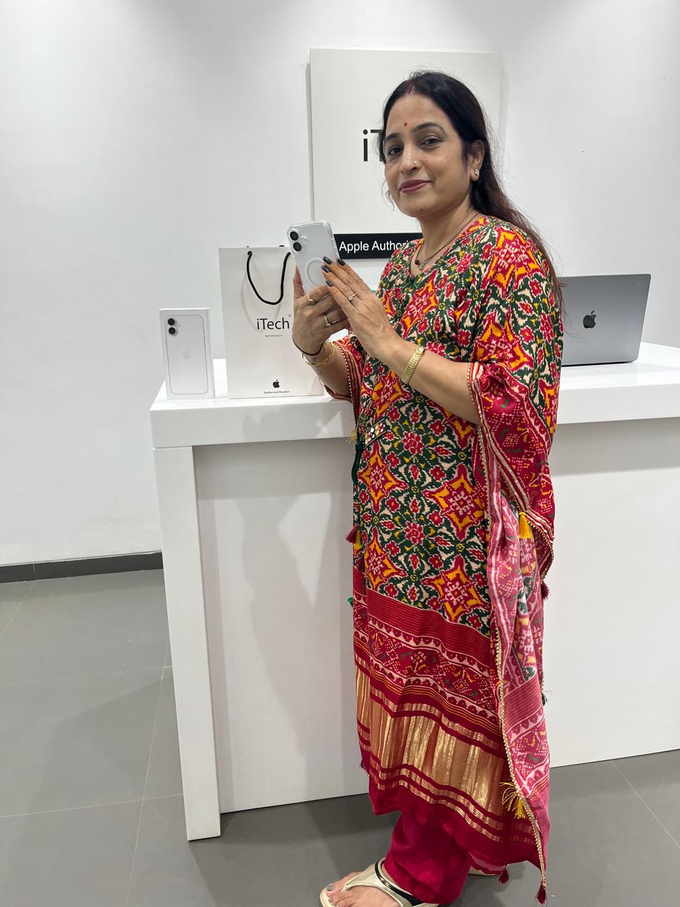happy customer reviews at iTech Store Apple Reseller in India