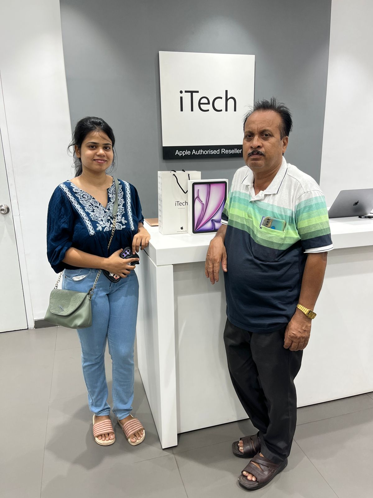 happy customer reviews at iTech Store Apple Reseller in India