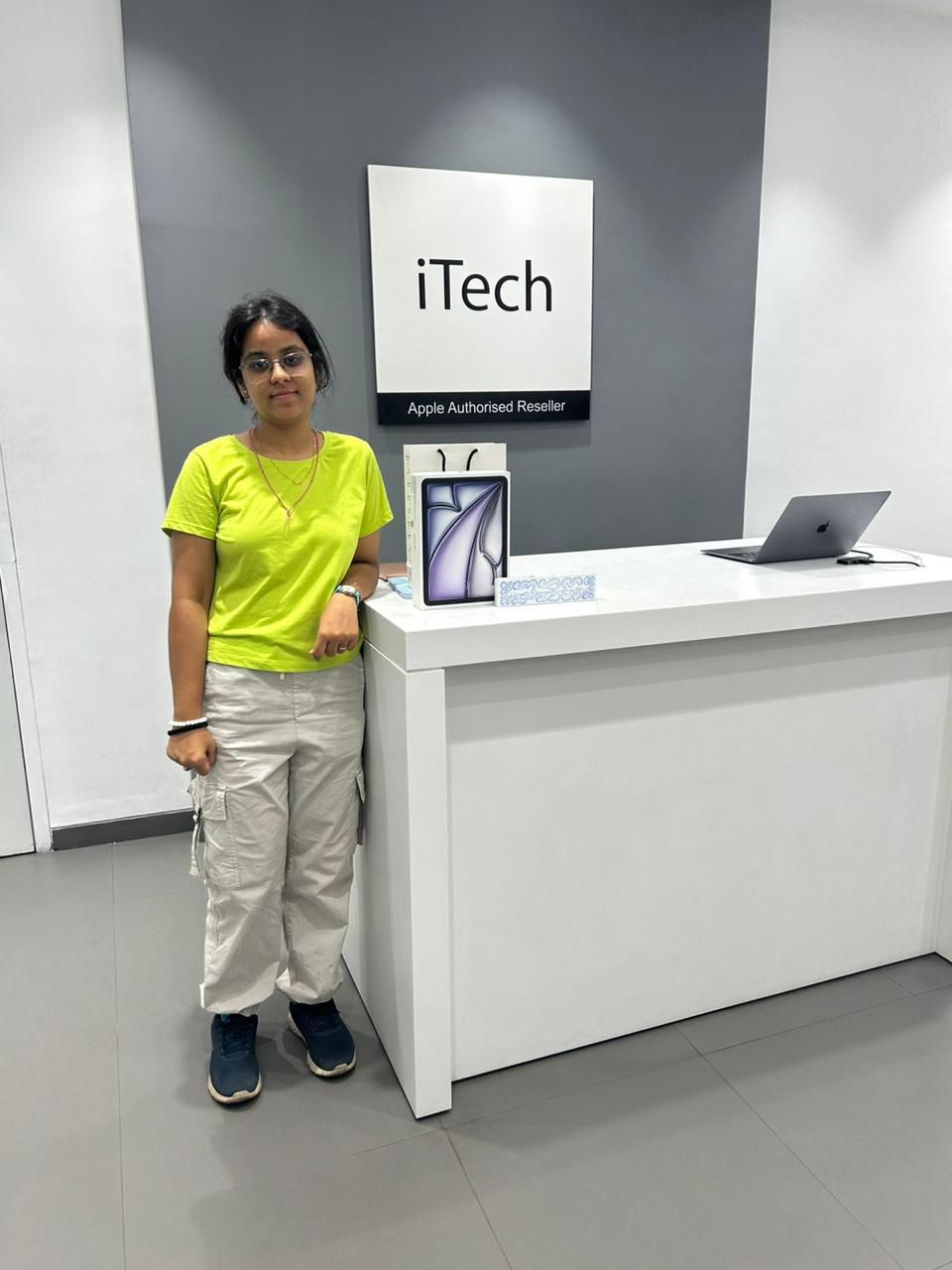 happy customer reviews at iTech Store Apple Reseller in India