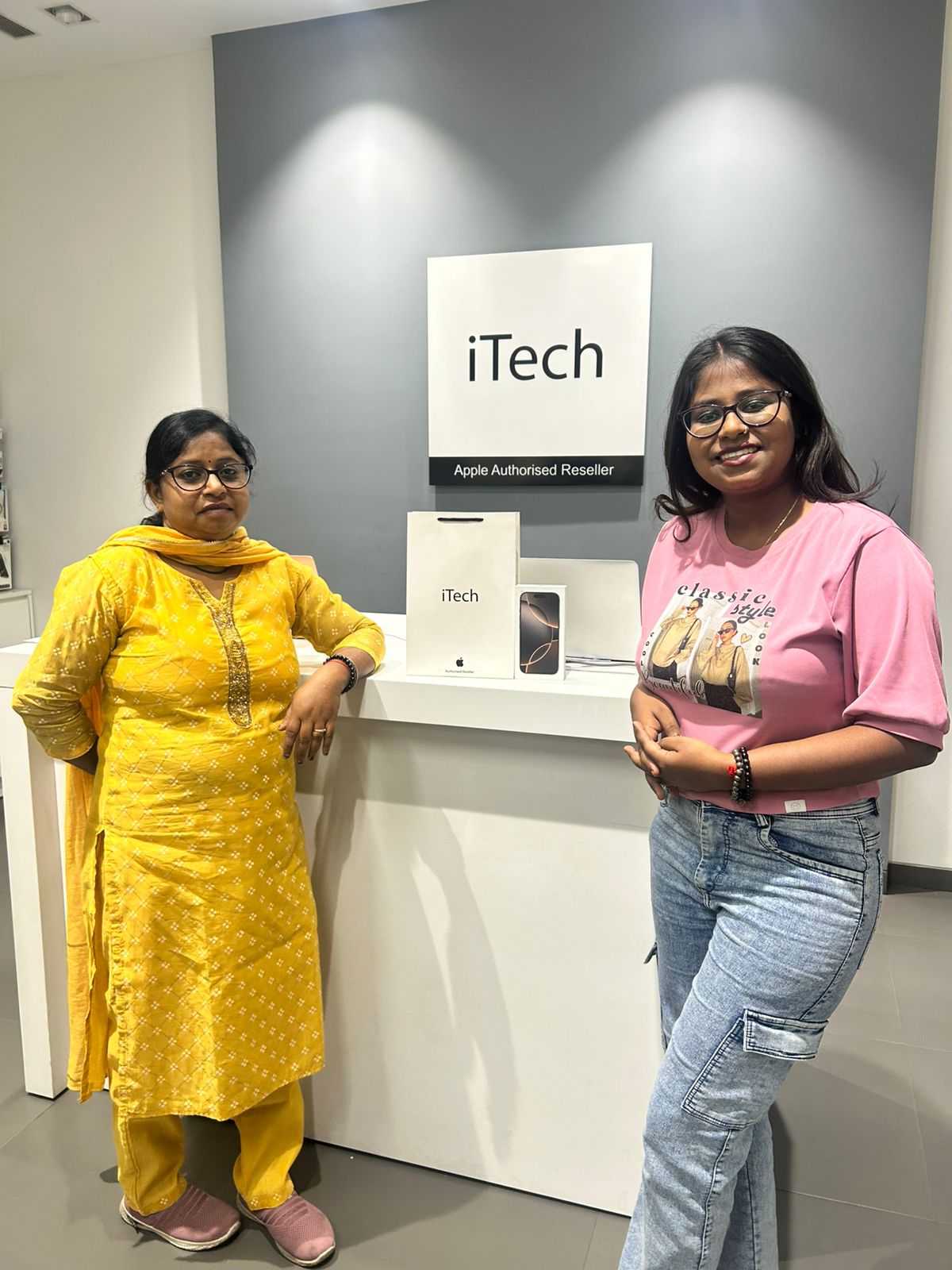 happy customer reviews at iTech Store Apple Reseller in India