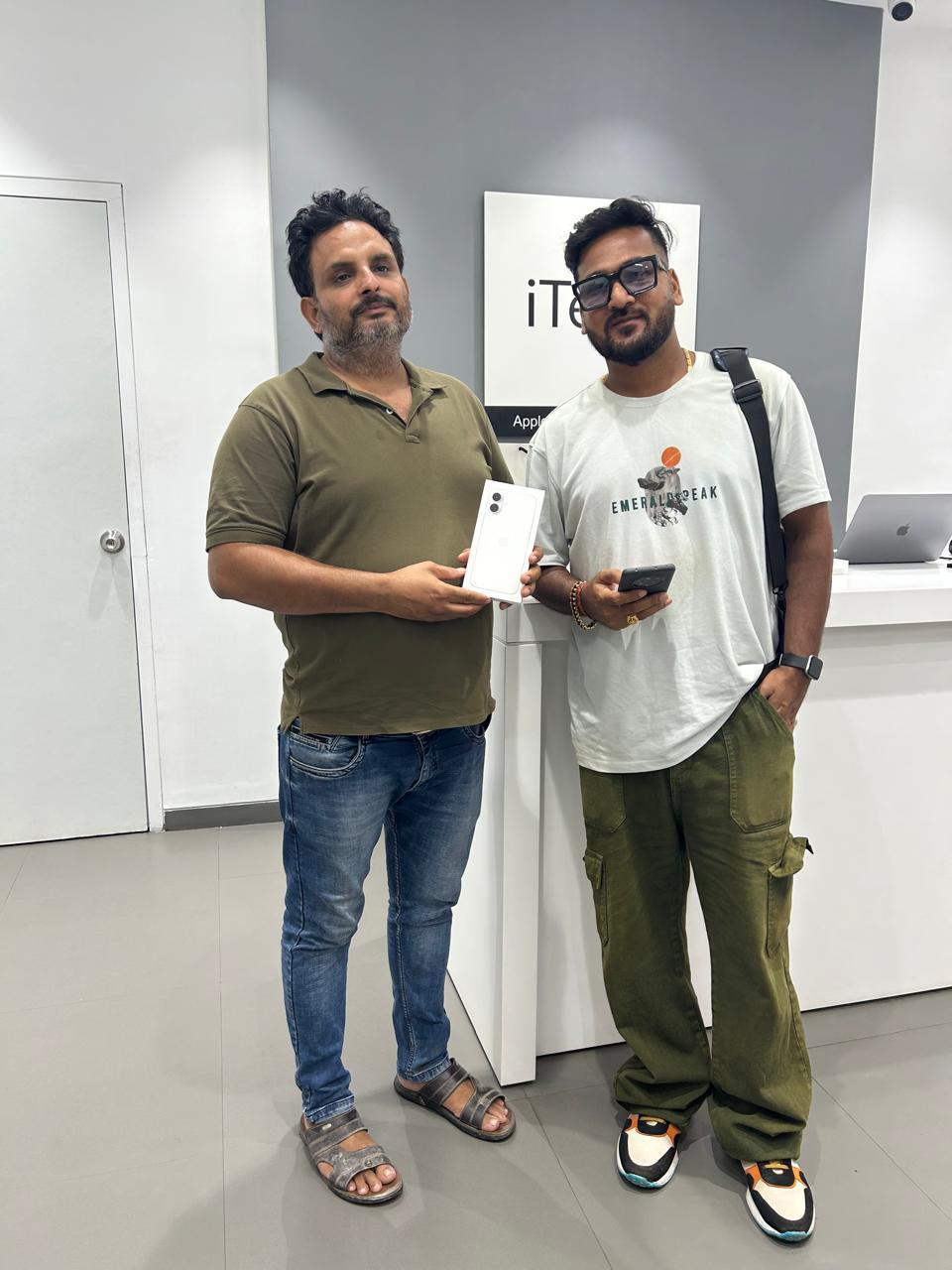 happy customer reviews at iTech Store Apple Reseller in India