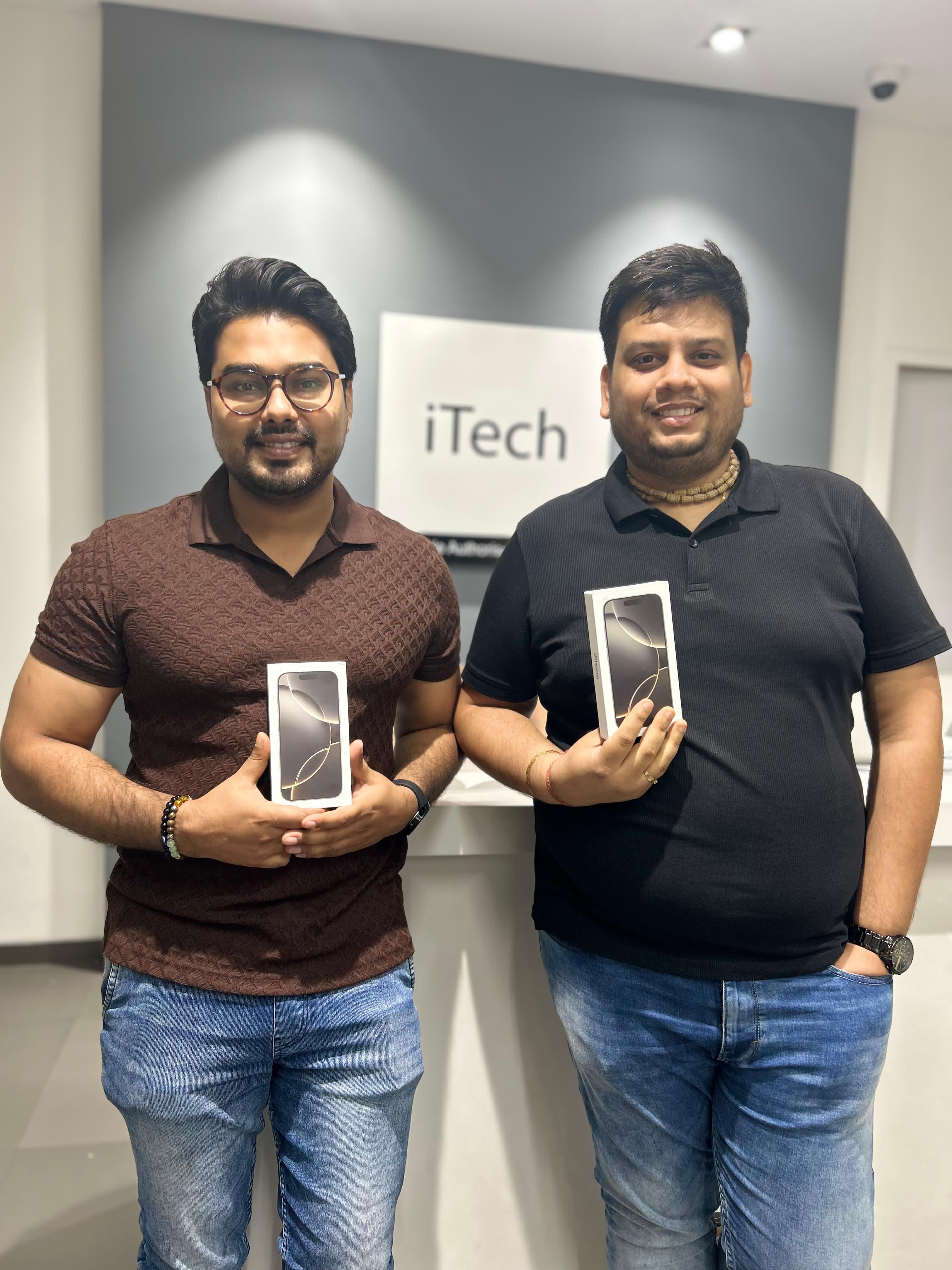 happy customer reviews at iTech Store Apple Reseller in India