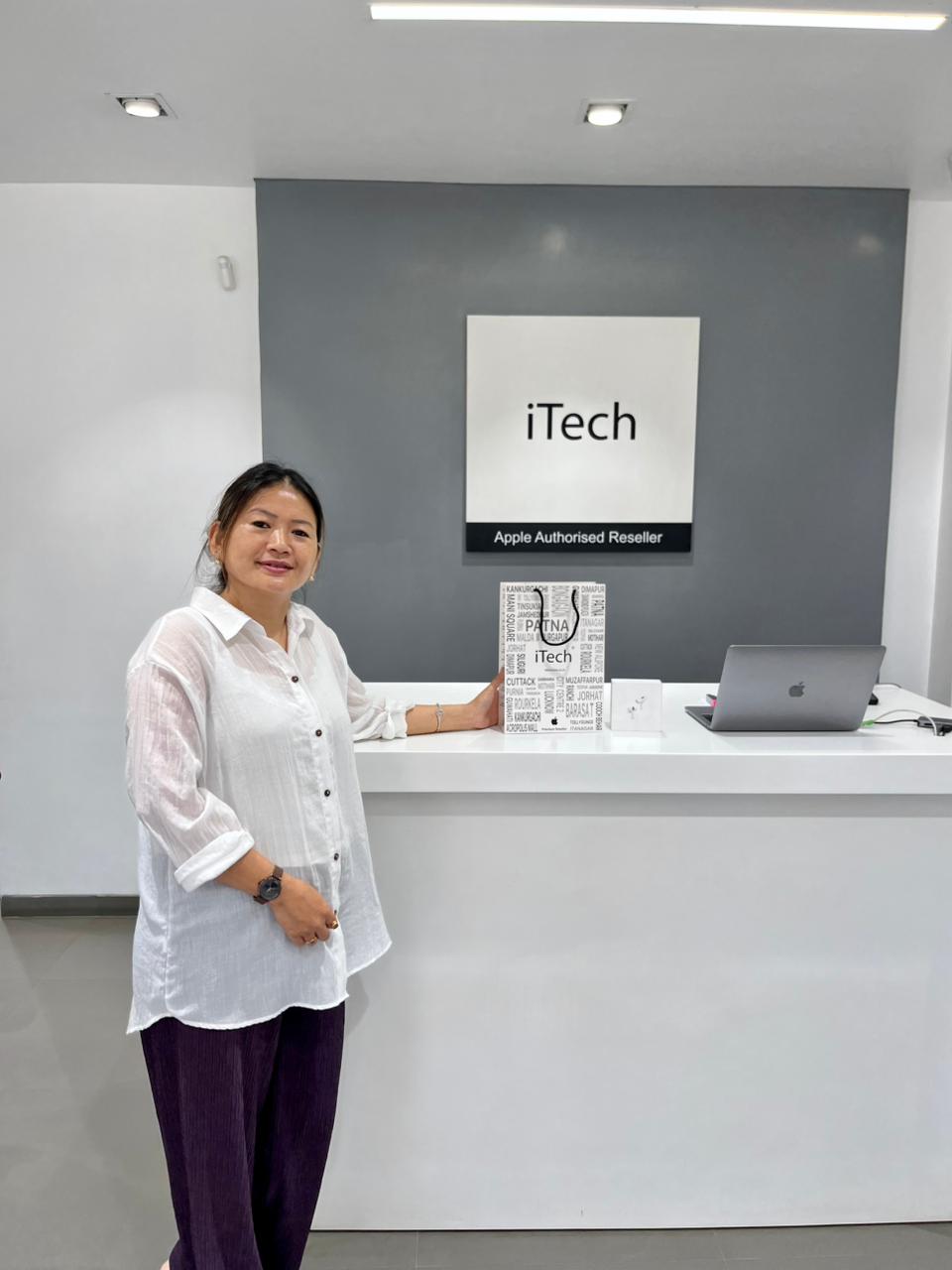 happy customer reviews at iTech Store Apple Reseller in India