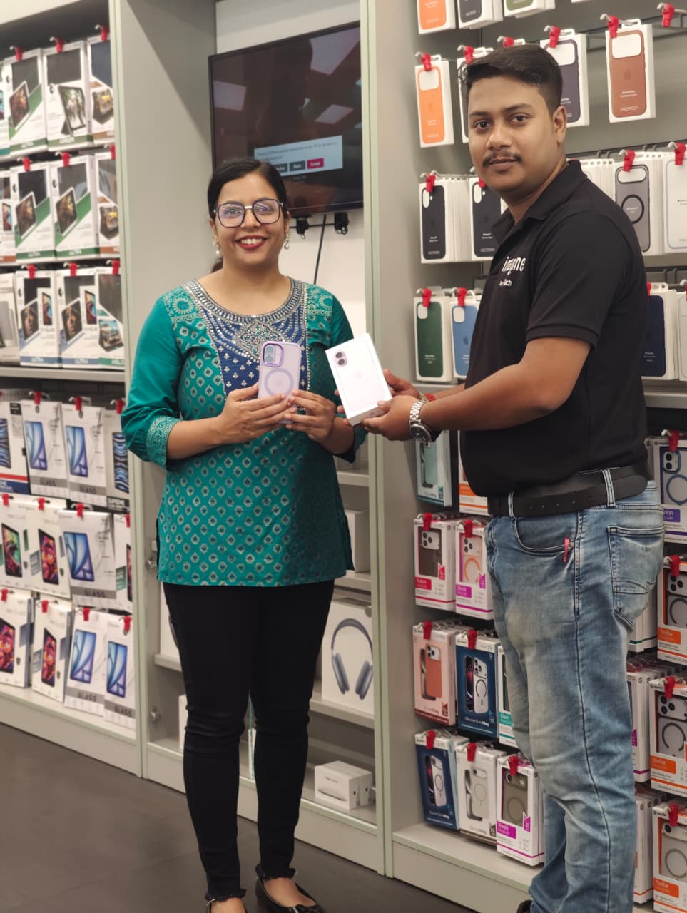 happy customer reviews at iTech Store Apple Reseller in India