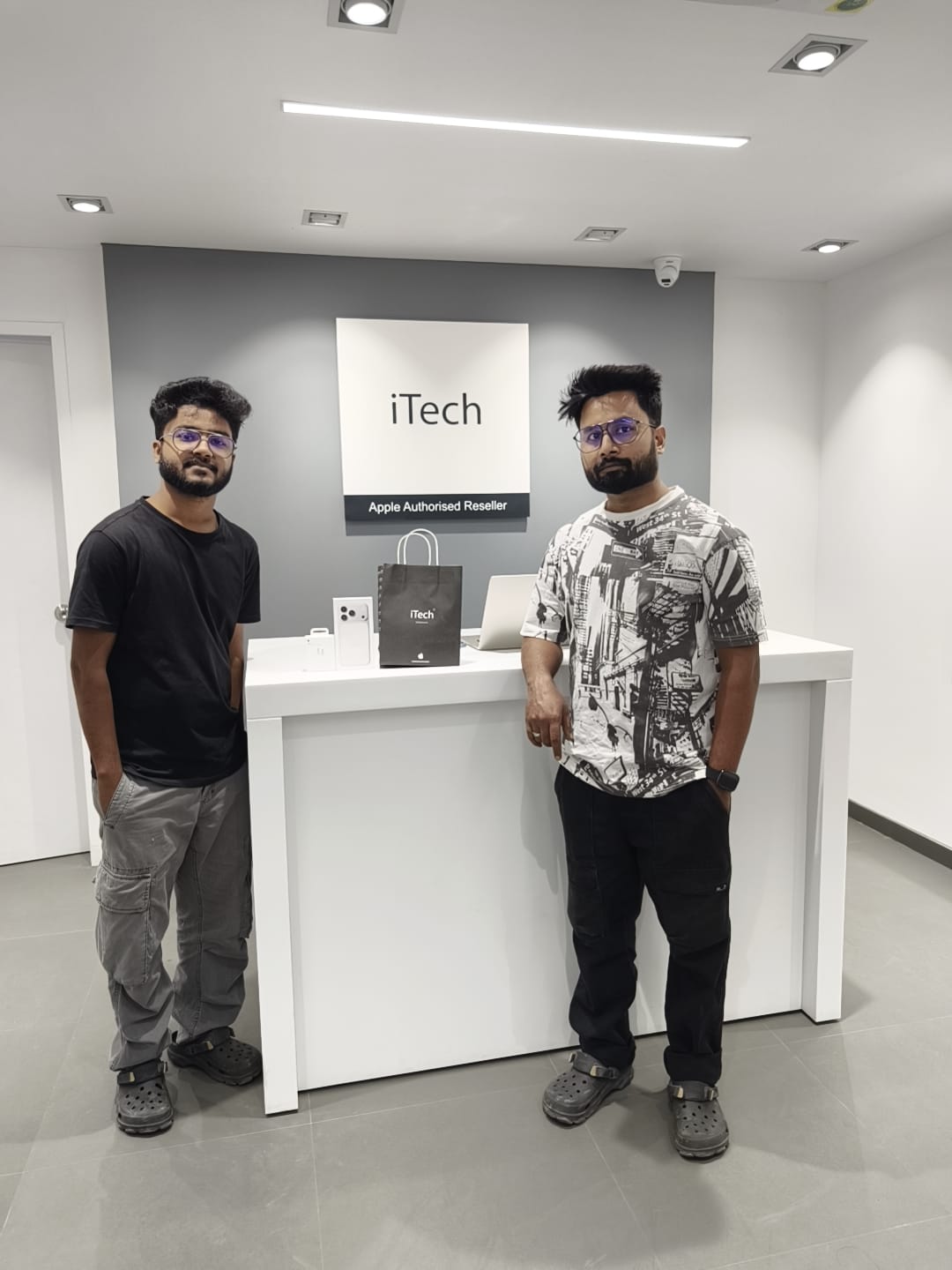 happy customer reviews at iTech Store Apple Reseller in India
