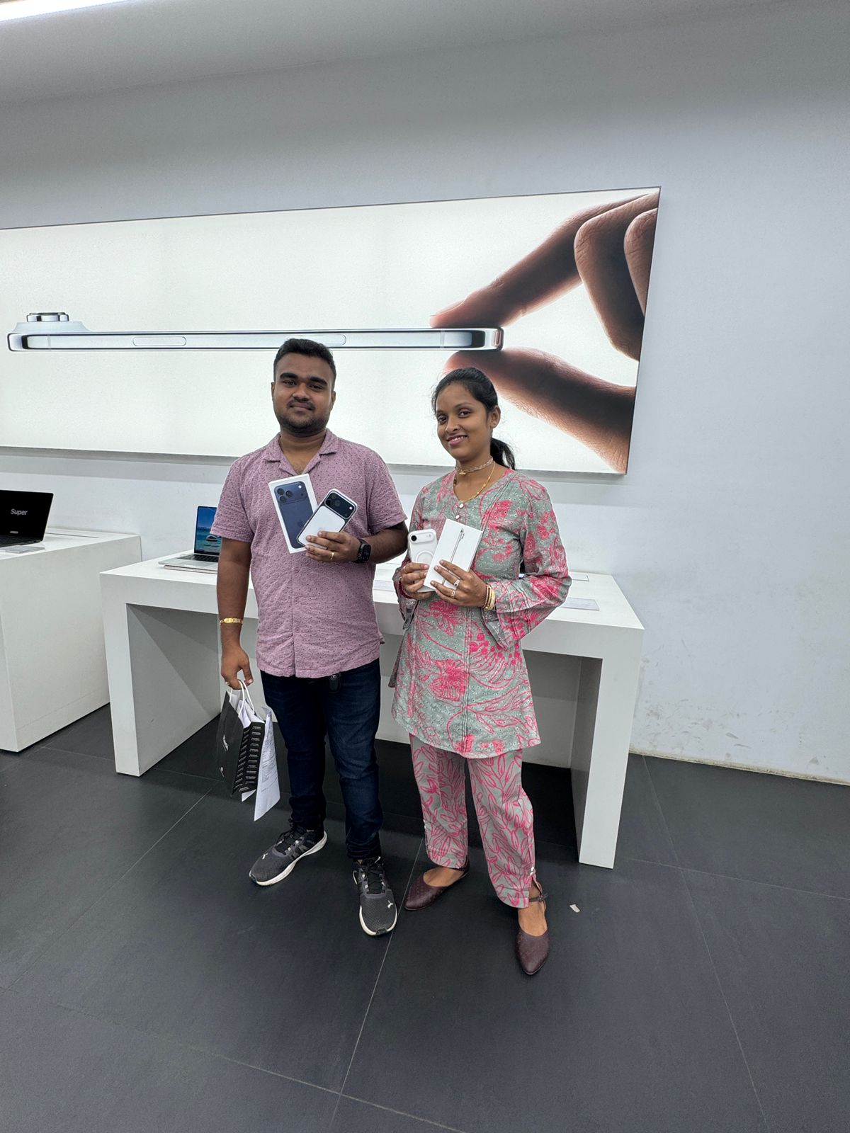 happy customer reviews at iTech Store Apple Reseller in India